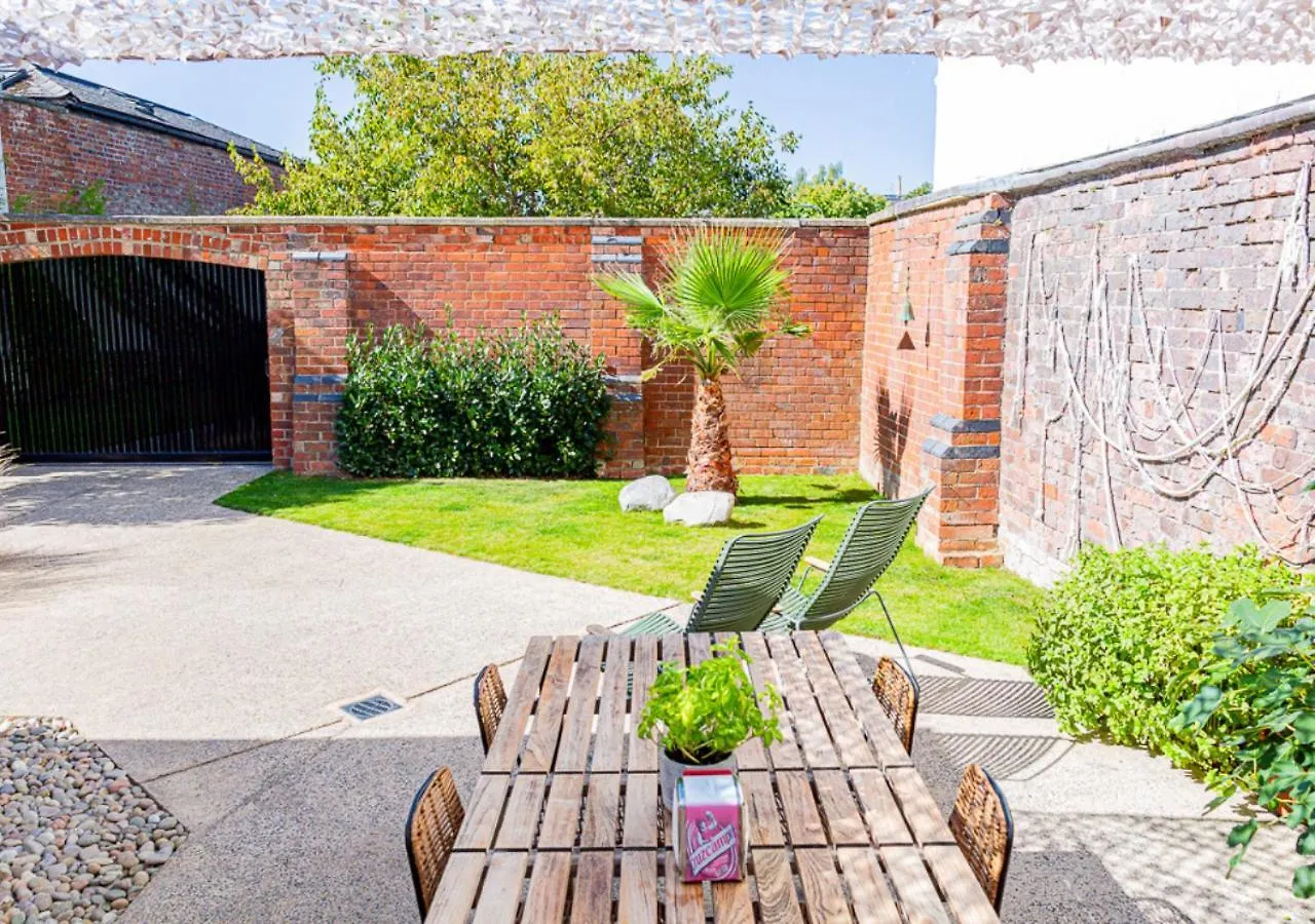 Mid-Century Modern Style 1Bd House With Large Garden Apartment Cheltenham