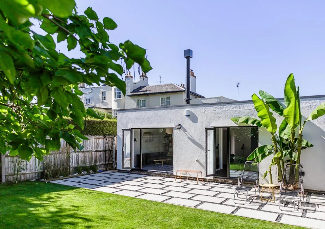 Mid-Century Modern Style 1Bd House With Large Garden Apartment Cheltenham 0*,