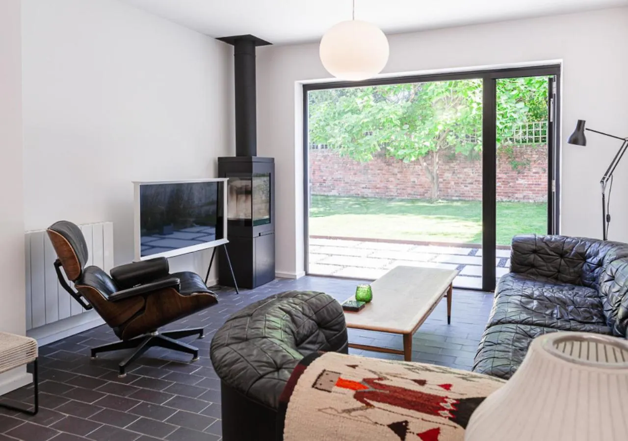 Mid-Century Modern Style 1Bd House With Large Garden Apartment Cheltenham 0*,  United Kingdom